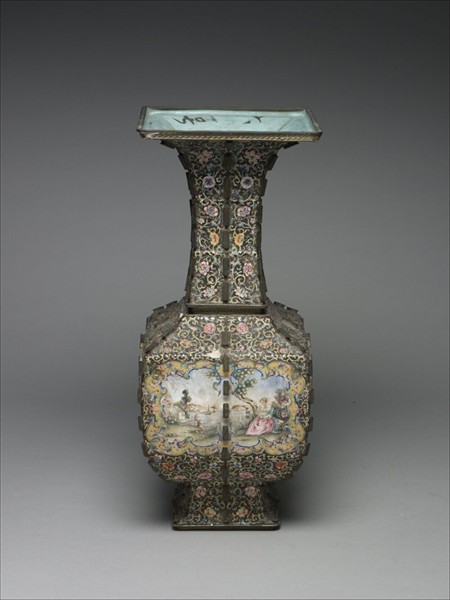 銅胎畫琺瑯帶戟方瓶