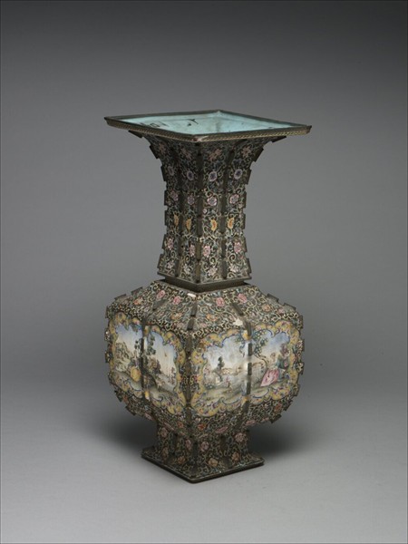 銅胎畫琺瑯帶戟方瓶