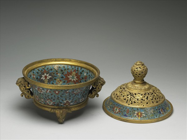 掐絲琺瑯番蓮紋爐