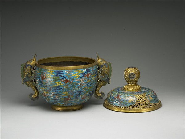 掐絲琺瑯雙魚耳爐