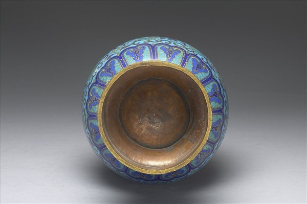 掐絲琺瑯雙耳活環瓶