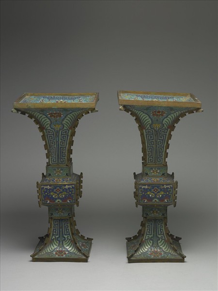 掐絲琺瑯觚形瓶