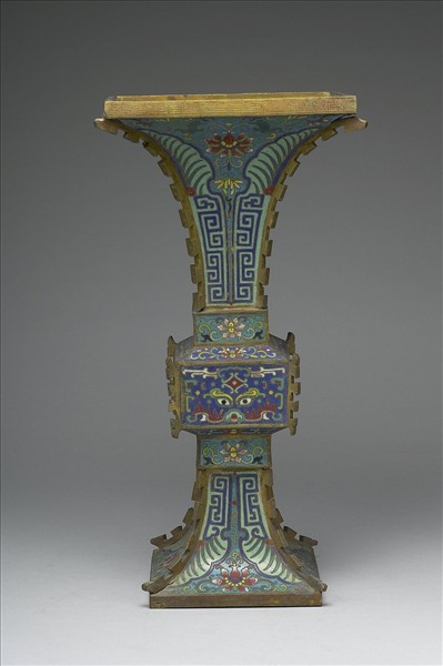 掐絲琺瑯觚形瓶