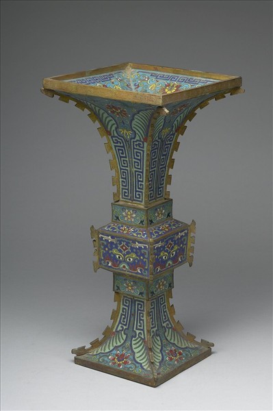 掐絲琺瑯觚形瓶