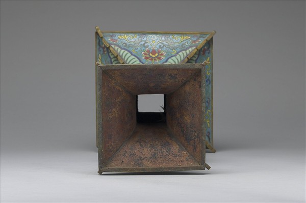 掐絲琺瑯觚形瓶