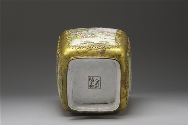 銅胎鑲金畫琺瑯西洋人物圖花瓶