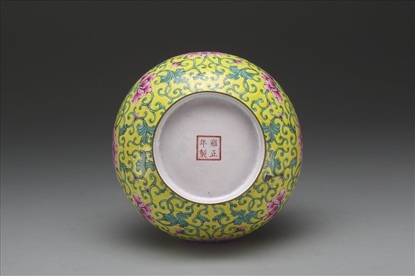 銅胎畫琺瑯花卉長頸瓶