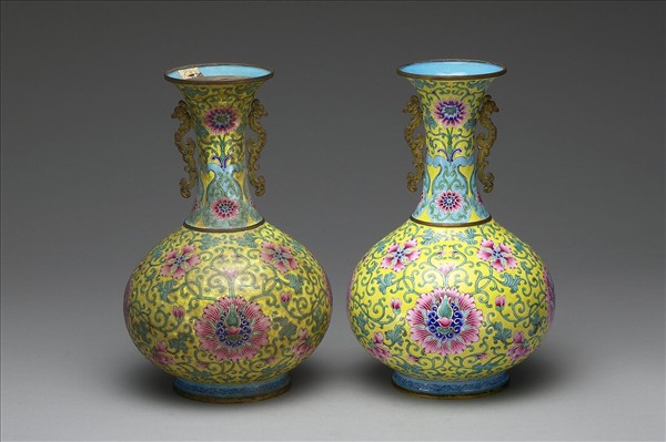 銅胎畫琺瑯花卉長頸瓶