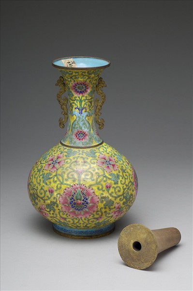 銅胎畫琺瑯花卉長頸瓶