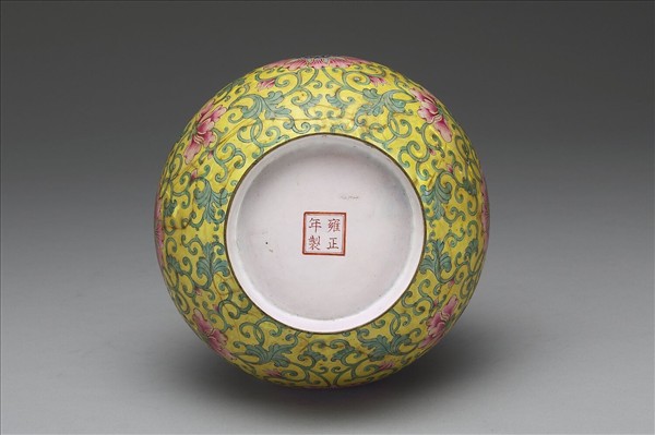 銅胎畫琺瑯花卉長頸瓶