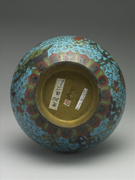 掐絲琺瑯三多瓶