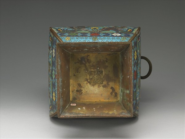 掐絲琺瑯獸耳尊式瓶