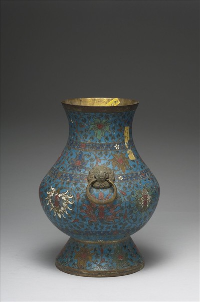 掐絲琺瑯獸耳尊形瓶