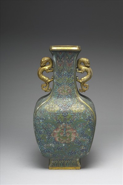 掐絲琺瑯獸耳瓶