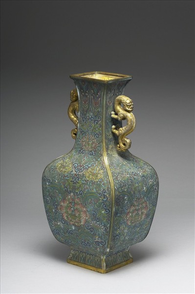 掐絲琺瑯獸耳瓶