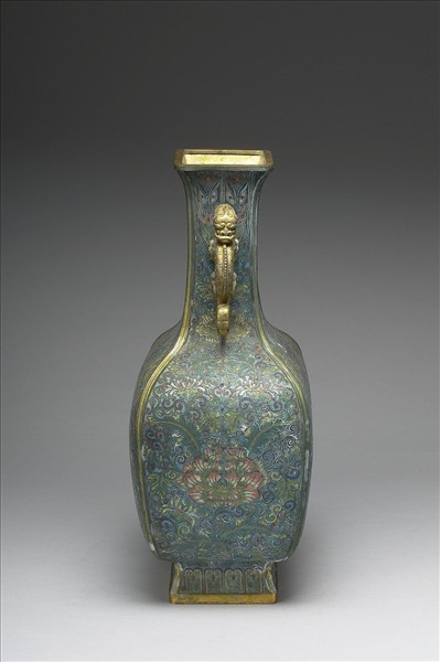 掐絲琺瑯獸耳瓶