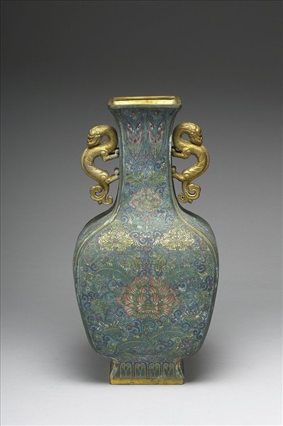 掐絲琺瑯獸耳瓶