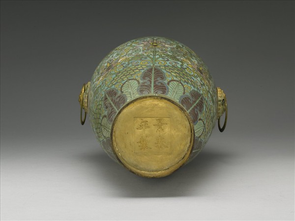 掐絲琺瑯獸耳瓶