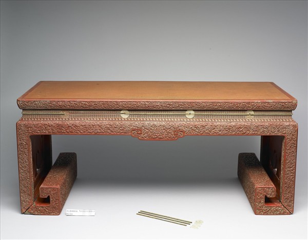 剔紅番蓮紋長方几