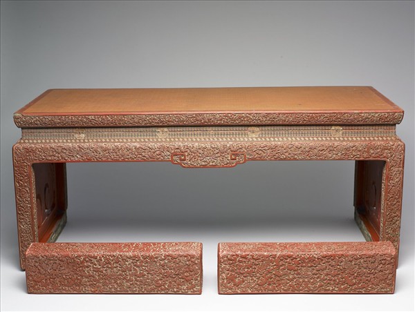剔紅番蓮紋長方几