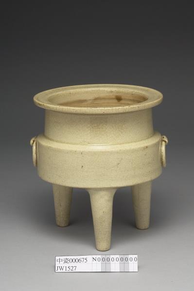 白瓷暗環三足爐