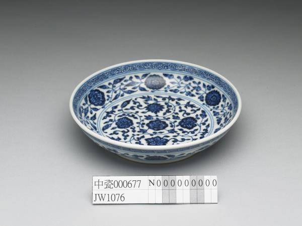 青花纏枝花卉紋盤