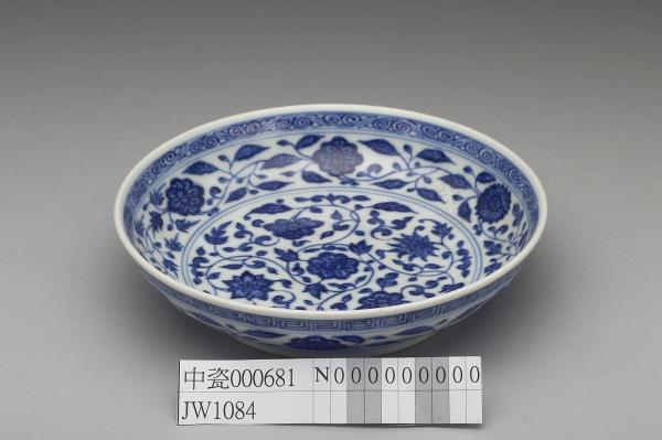 青花纏枝花卉紋盤