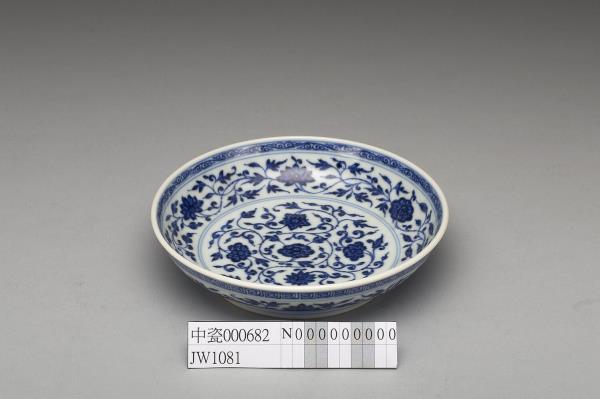青花纏枝花卉紋盤