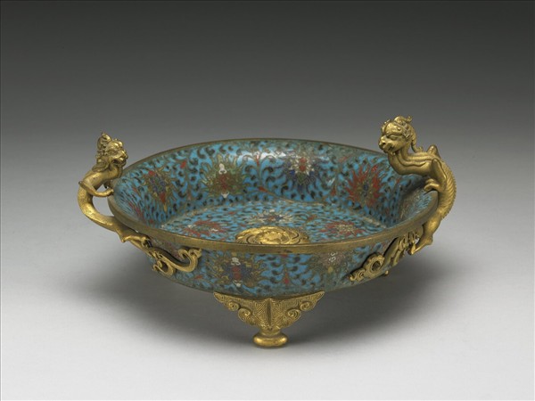 掐絲琺瑯雙螭虎耳三足盤