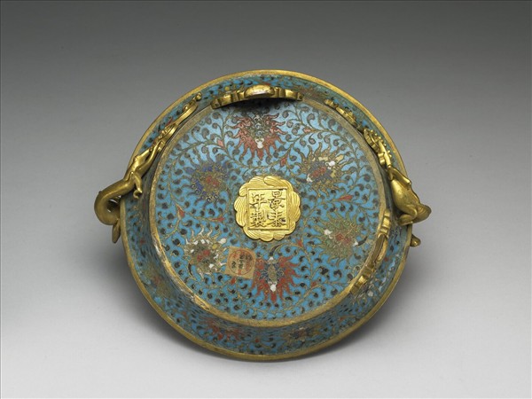 掐絲琺瑯雙螭虎耳三足盤