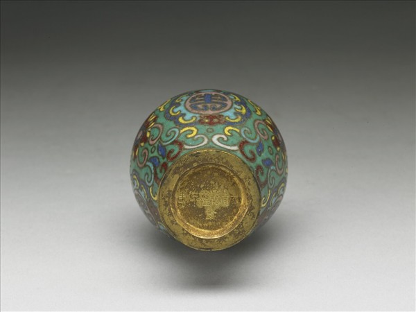 掐絲琺瑯長頸瓶