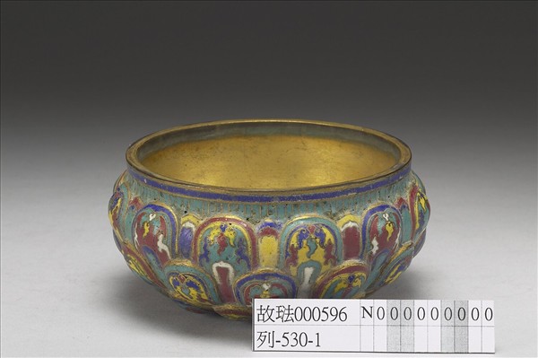 掐絲琺瑯蓮瓣式爐