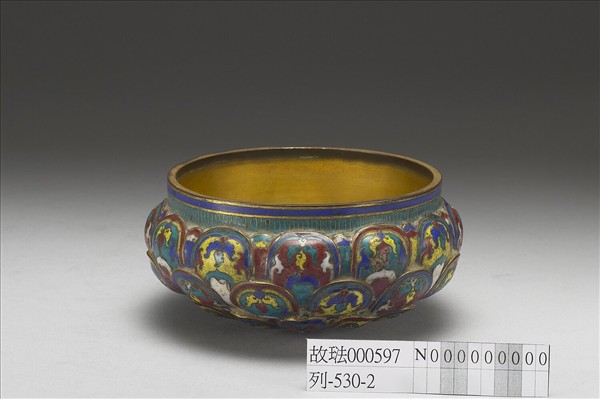 掐絲琺瑯蓮瓣式爐