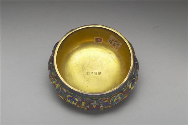 掐絲琺瑯蓮瓣式爐