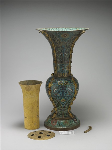 掐絲琺瑯出戟觚