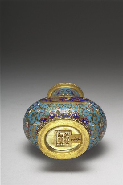 掐絲琺瑯雙耳瓶