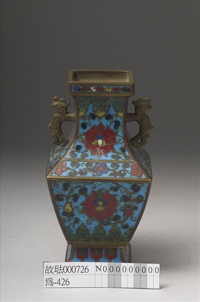 掐絲琺瑯雙耳方瓶