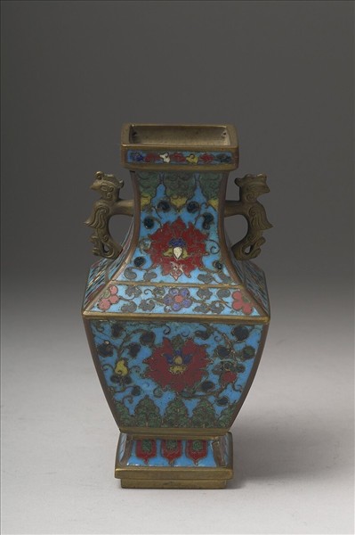 掐絲琺瑯雙耳方瓶