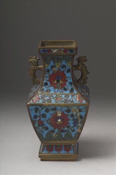 掐絲琺瑯雙耳方瓶