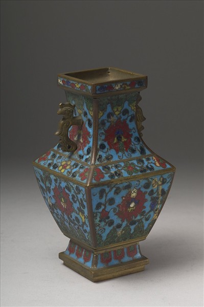 掐絲琺瑯雙耳方瓶