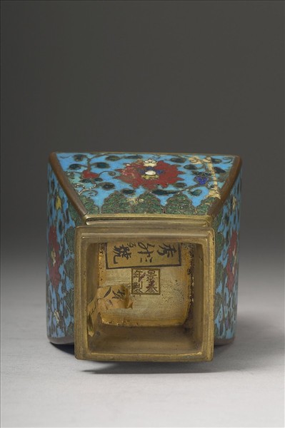 掐絲琺瑯雙耳方瓶