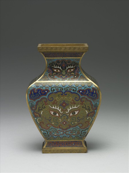 掐絲琺瑯獸面紋扁方瓶