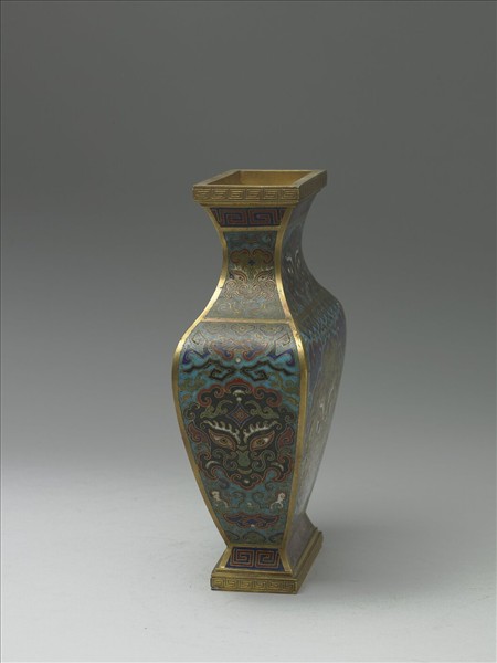 掐絲琺瑯獸面紋扁方瓶