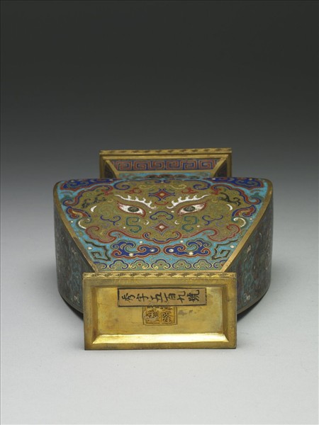 掐絲琺瑯獸面紋扁方瓶