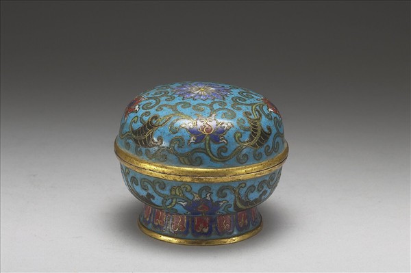 掐絲琺瑯番蓮紋盒