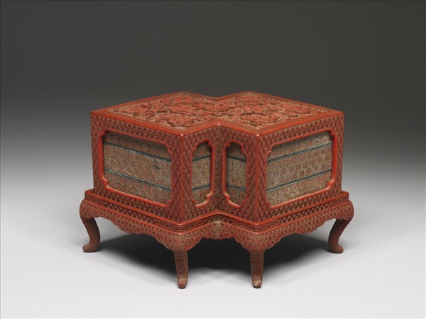 剔紅八寶方勝式套盒