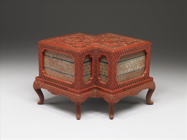 剔紅八寶方勝式套盒