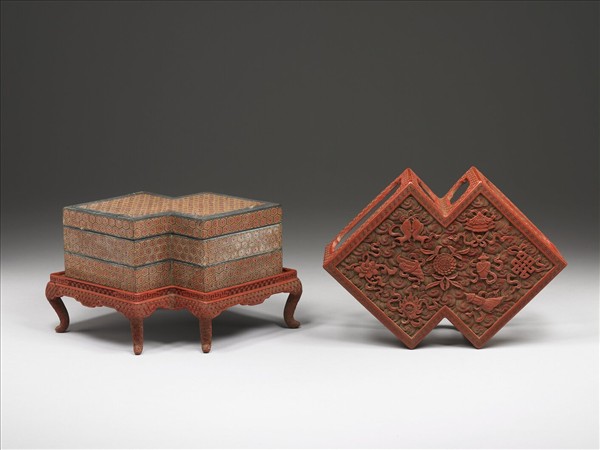 剔紅八寶方勝式套盒