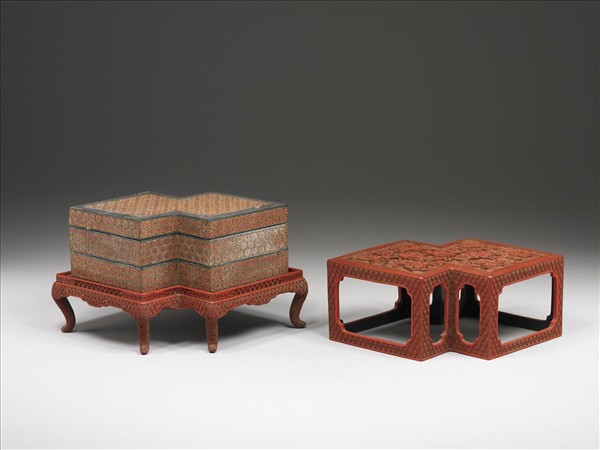 剔紅八寶方勝式套盒