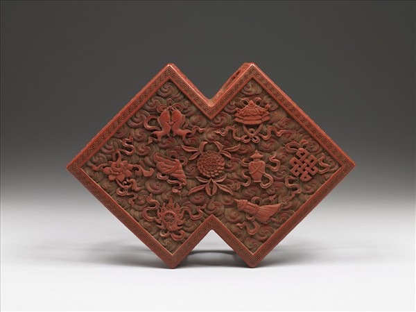 剔紅八寶方勝式套盒